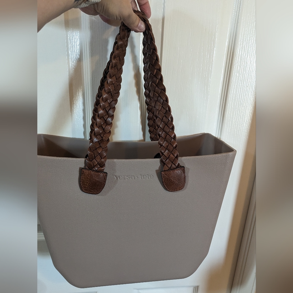 Large Versa Tote with extra leather Interchangeable Straps